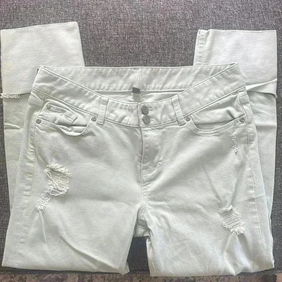 Size 10 Seafoam Green crop distressed Soho Boyfriend Jeans from NY&Co - Picture 2 of 6